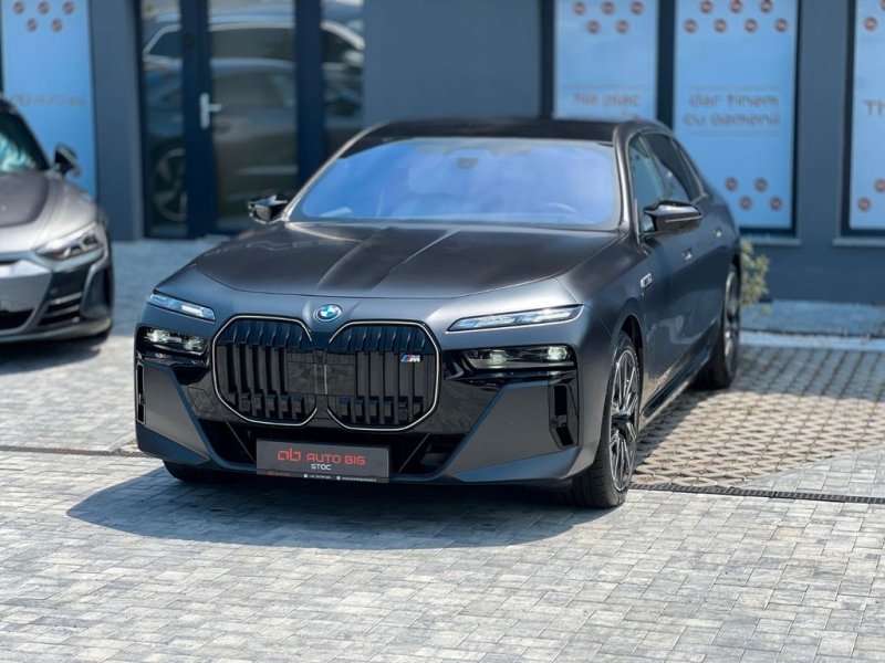 BMW M760e xDrive IN STOCK/BandW/EXPORT