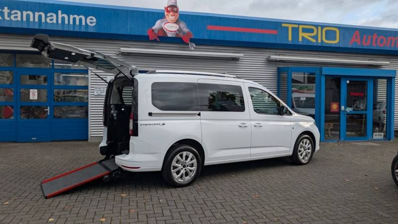 Ford Tourneo Connect Titanium Behindertengerecht