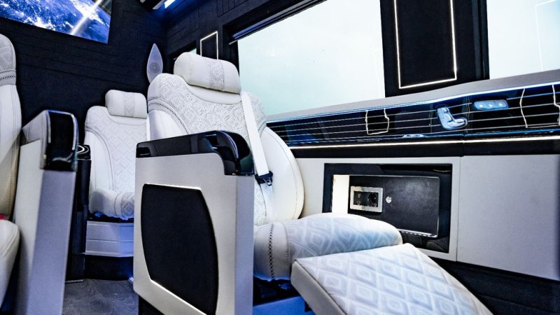 Mercedes-Benz Sprinter 319 CDI VIP LED 7+1 Luftfahrwerk TV Lux