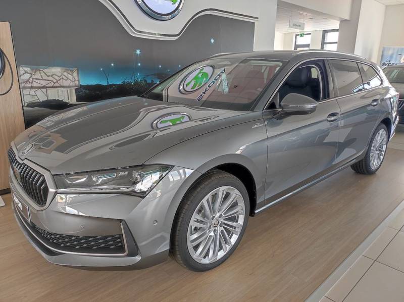 Skoda Superb Combi 2.0 TSi 4X4 DSG LaurinandKlement VOLL