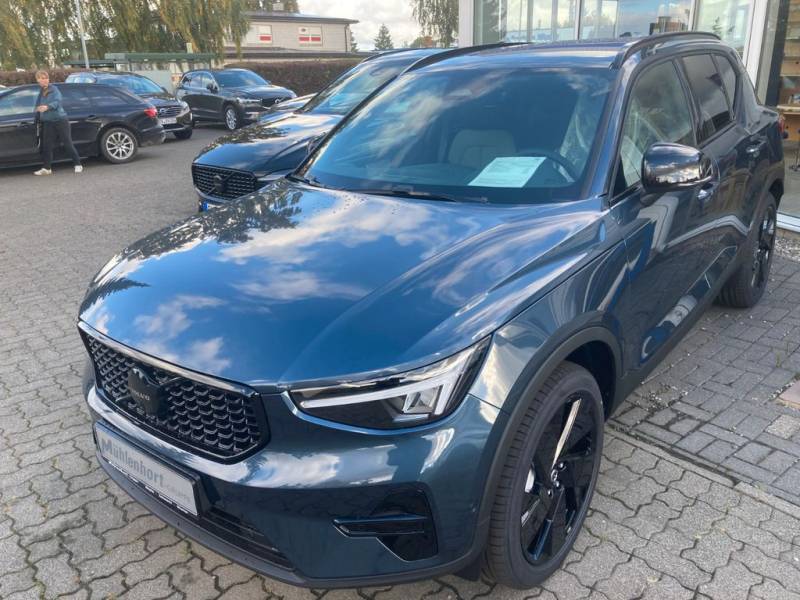 Volvo XC40 B4 DKG PLUS BLACK EDITION - sofort lief. -