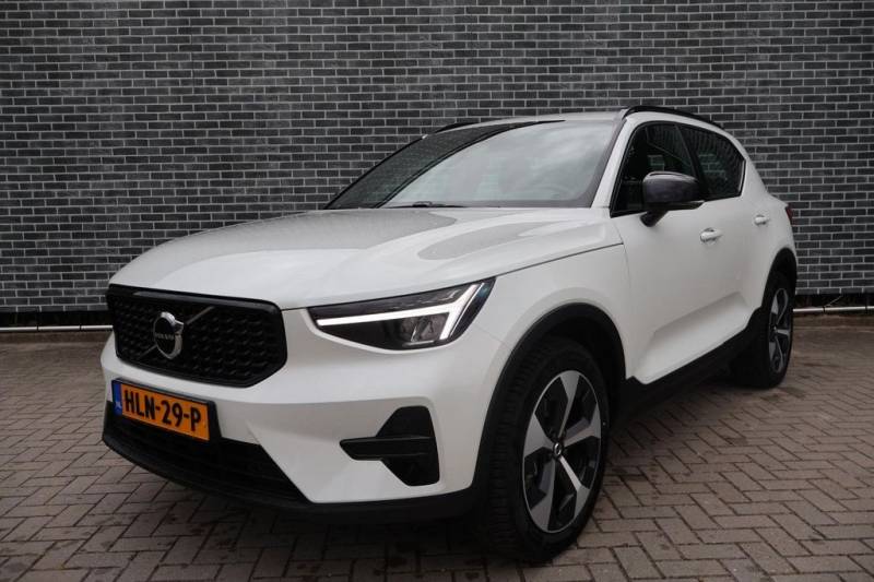 Volvo XC40 2.0 B4 Plus Dark - AHK- ACC -2WD- Beheizbar