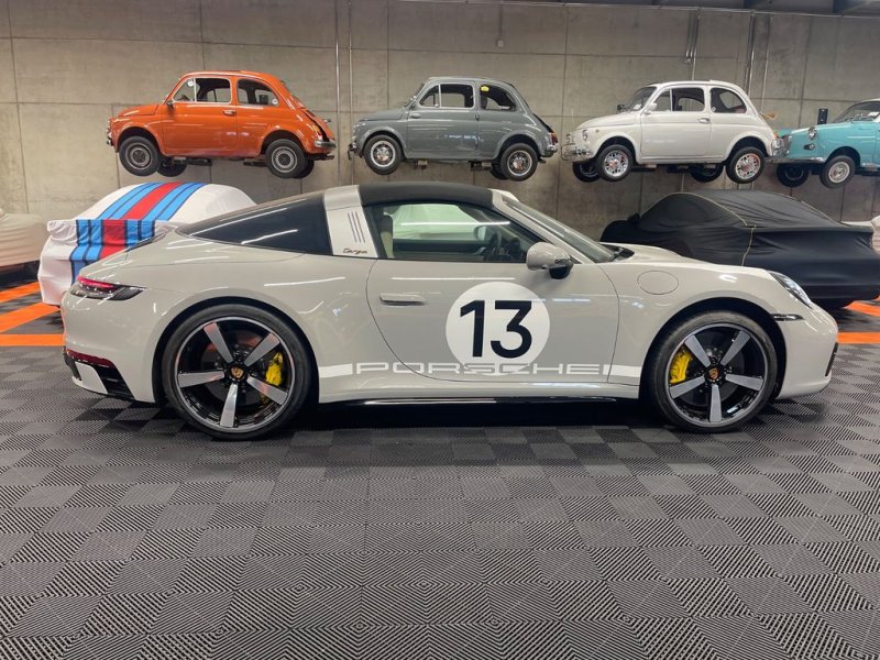 Porsche 992 Targa Heritage ohne Zulassung, ohne Km