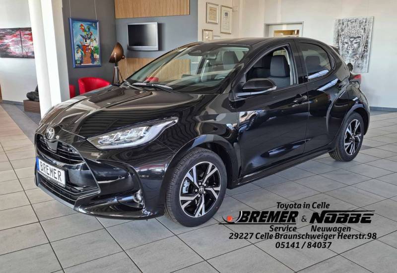 Toyota Yaris Hybrid Teamplayer + Comfort / Safety Paket