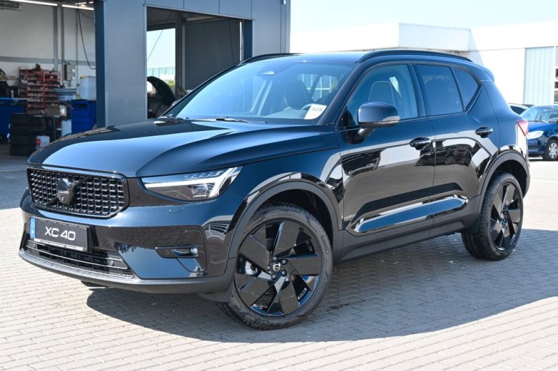 Volvo XC40 B4 DKG Plus Black Edition*FSHZG*360*ACC*AHK