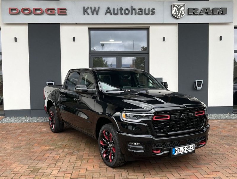 Dodge Limited Night MY25 H/O Indian Motorcycle Edition