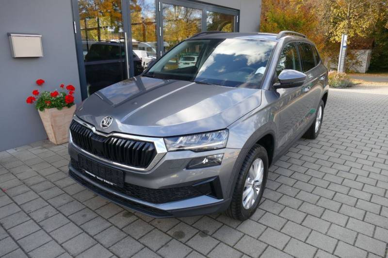 Skoda Karoq 1.5l TSI  DSG Selection AHK 4J /120.000 km