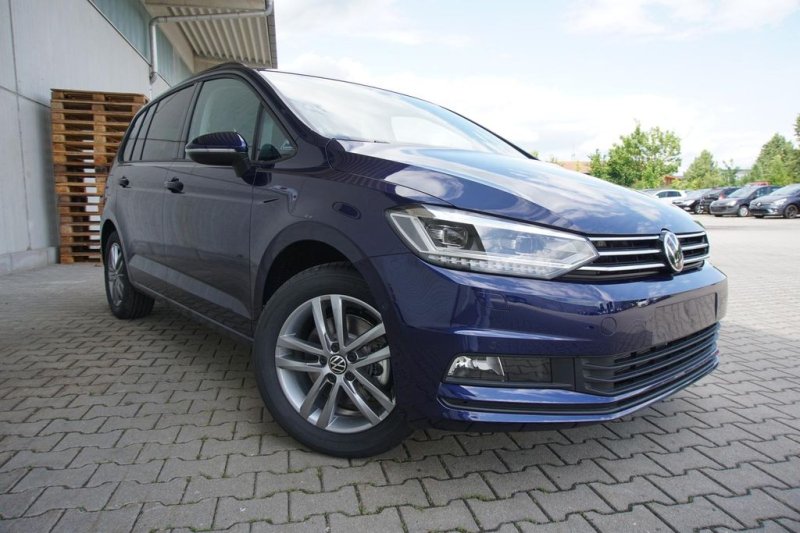 Volkswagen Touran 1.5TSI Comfortline DSG AHK Navi 7-Sitzer