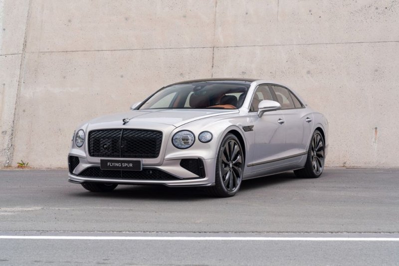 Bentley Flying Spur Black Edition Full Option