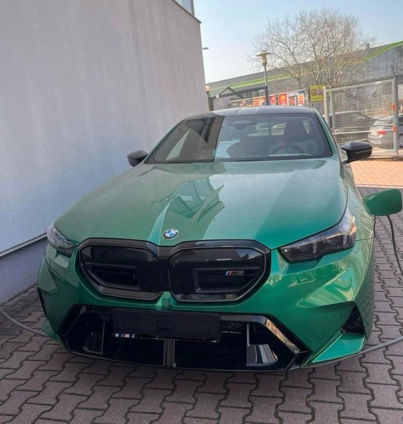 BMW M5 Plug-In Hybrid xDrive, CARBON, STOCK