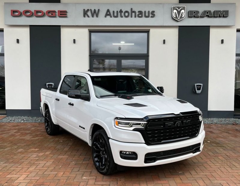 Dodge Limited Night MY25 H/O 3,0l AHK, LPG