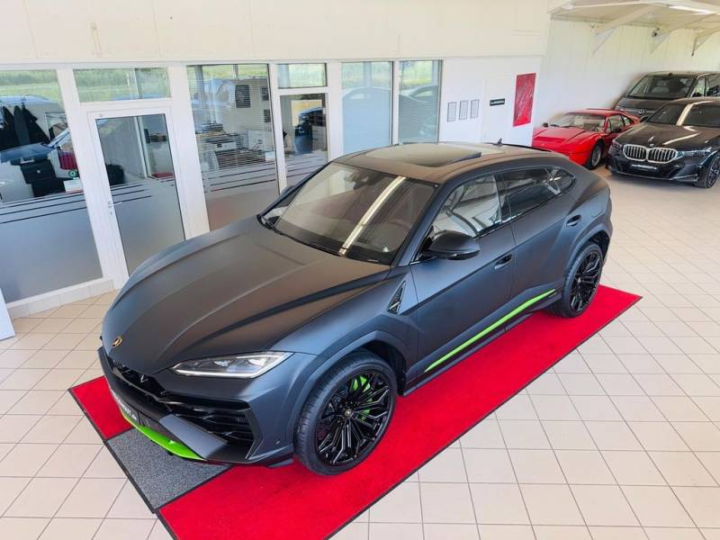 Lamborghini Urus SE Akrapovic*MATT*BandO*PANO*