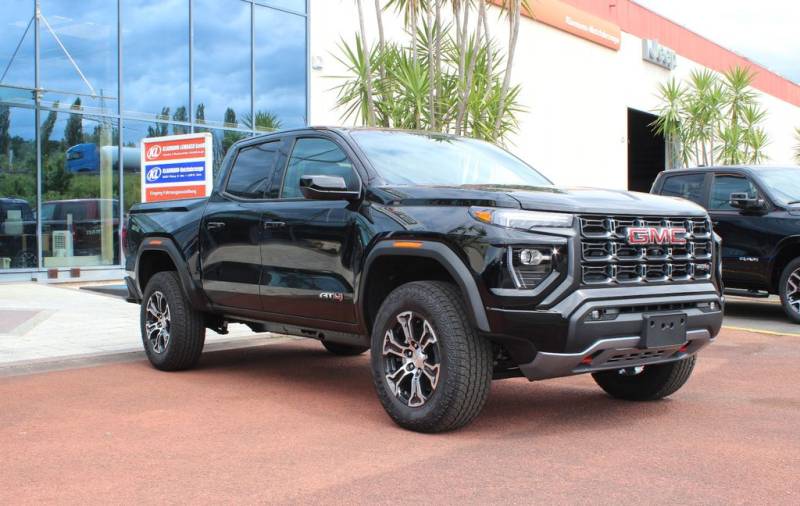 GMC CANYON 4 WD AT 4 Midsize Pickup