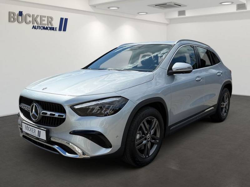 Mercedes-Benz GLA 200 Progressive Line 360 AHK DISTRONIC