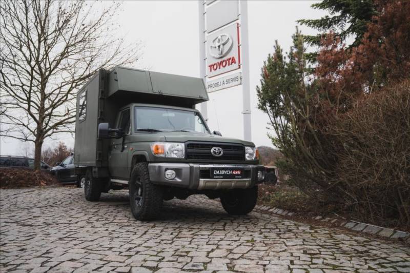Toyota Land Cruiser GRJ 79 SC ambulance