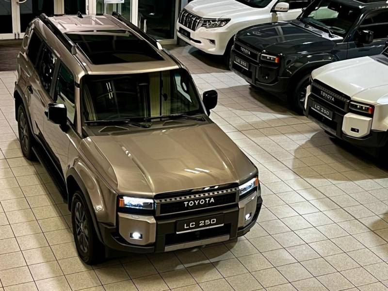 Toyota LC 250 - LOUNGE-MILD HYB-7-SEATS-PANORAMA-HEADUP