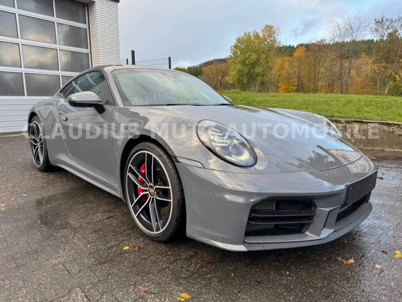 Porsche 992.2 S Coupé ° GRAU / ROT ° SPORT DESIGN ° VOLL
