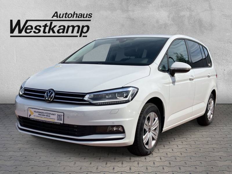 Volkswagen Touran mit MIETWAGEN-Paket  in WEIß