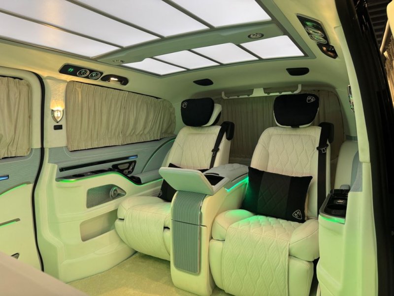 Mercedes-Benz V.I.P with TV and Luxury Seats 2025 Benzin