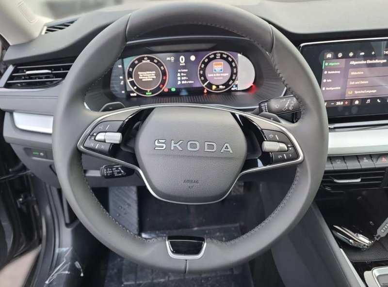 Skoda OctaviaCombi 1.5TSI AHK schwenkbParkpilotSitzhzg