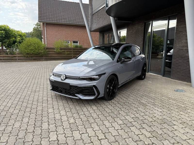 Volkswagen Golf VIII Lim. 2.0 TDI R-Line Sport and Sound