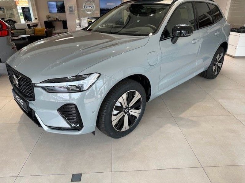 Volvo XC60 Plus Dark Recharge Plug-In Hybrid AWD