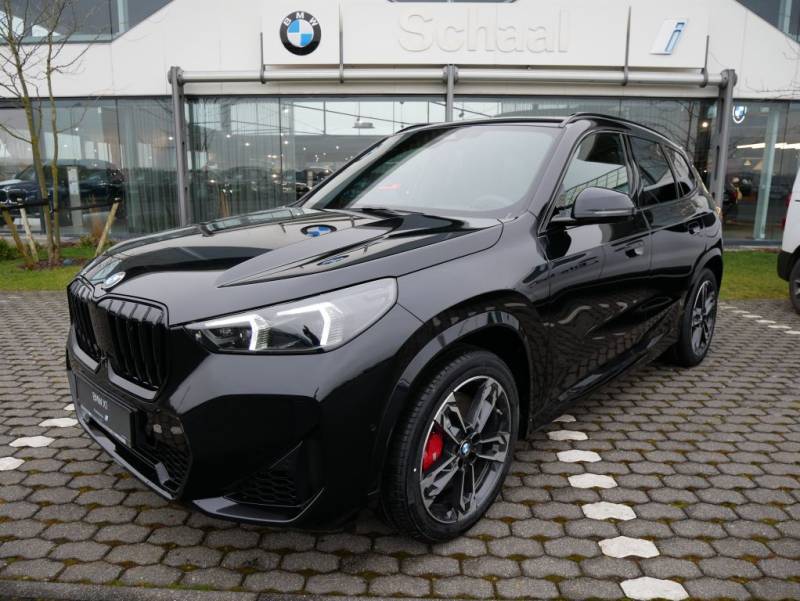BMW X1 xDrive23i M Sport AHK HuD 360° ACC LH PANO