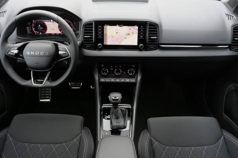 Skoda Karoq Sportline 1.5 DSG/ACC/Matrix/AHK/19"/5-J G