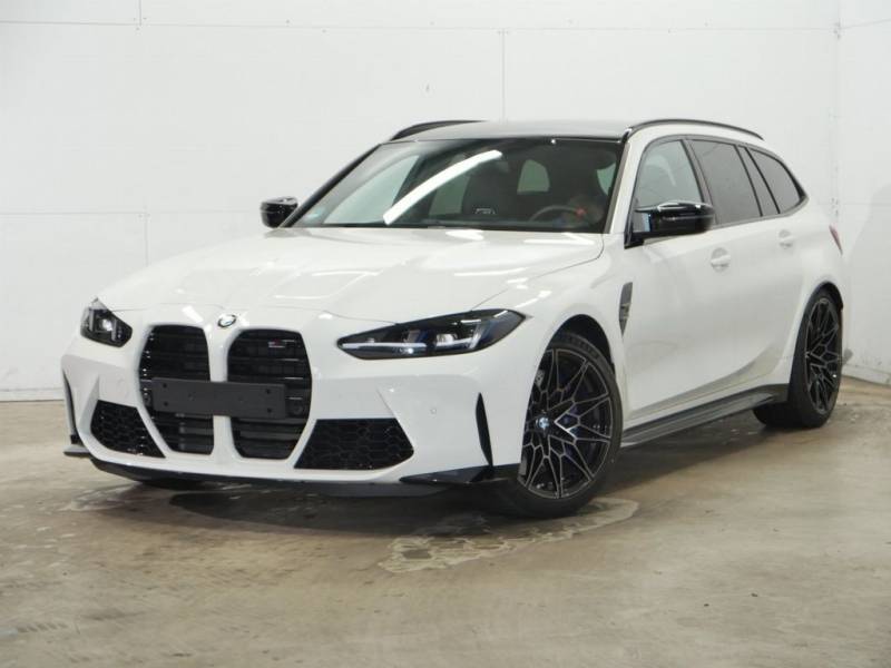 BMW M3 Competition xDrive Touring Carbon Driving Ass