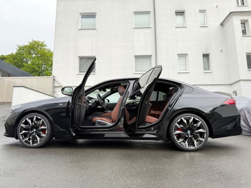 BMW 520 i * M Sport*Comfort *Innovation*Head Up*BandW