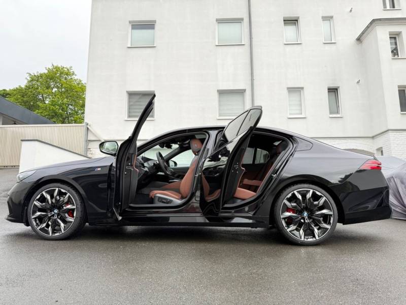 BMW 520 i * M Sport*Comfort *Innovation*Head Up*BandW