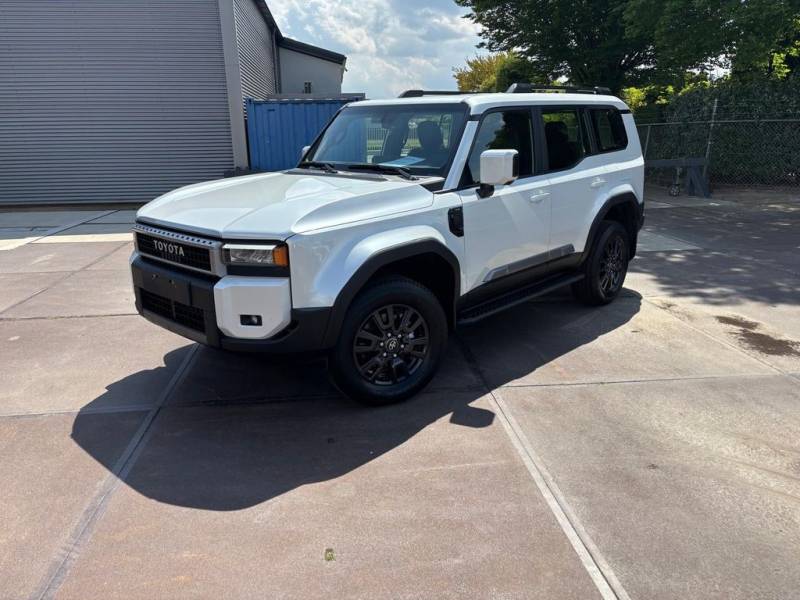 Toyota Land Cruiser 250 Benzin mit Schiebedach