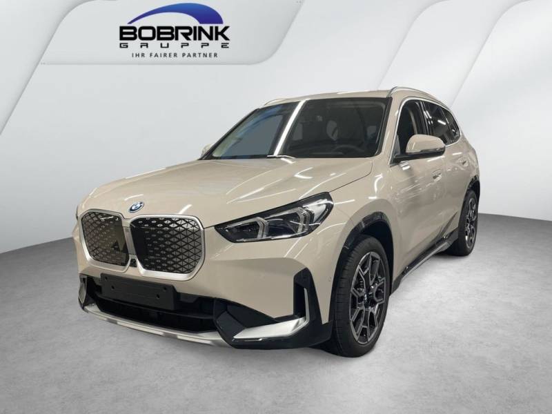 BMW iX1 30 xDrive xLine Head-up LED AHK Shz Hifi Nav