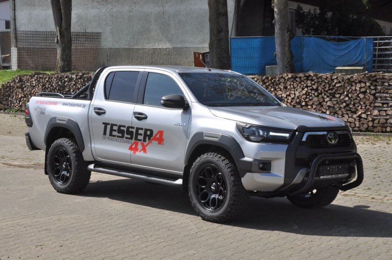 Toyota Invincible  TESSER 4x4  +  HURTER OFFROAD