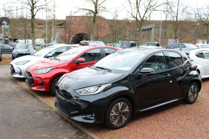 Toyota Yaris 1.5 Hybrid Team D + Comf.- + Safety-Paket