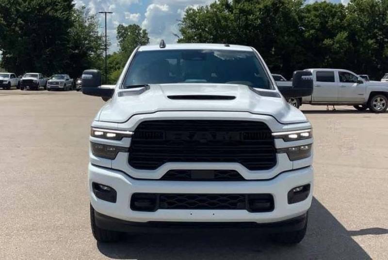 Dodge RAM 3500 Laramie Night Crew Cab 6.7HO 8 Gang