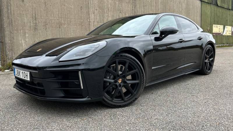 Porsche Panamera 4 E-Hybrid / Display / Sportexhuast