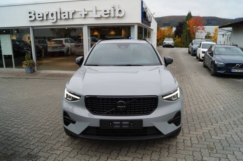 Volvo XC40 B3 Benzin 2WD Plus Black Edition DKG/360°