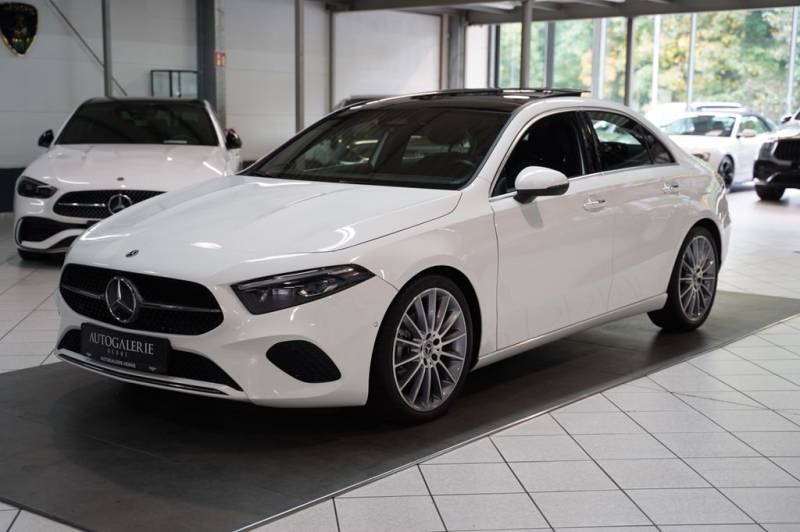 Mercedes-Benz A 200 d LIMO*AMG ALU*PANO*DISTR*LED*KEYLESS GO*