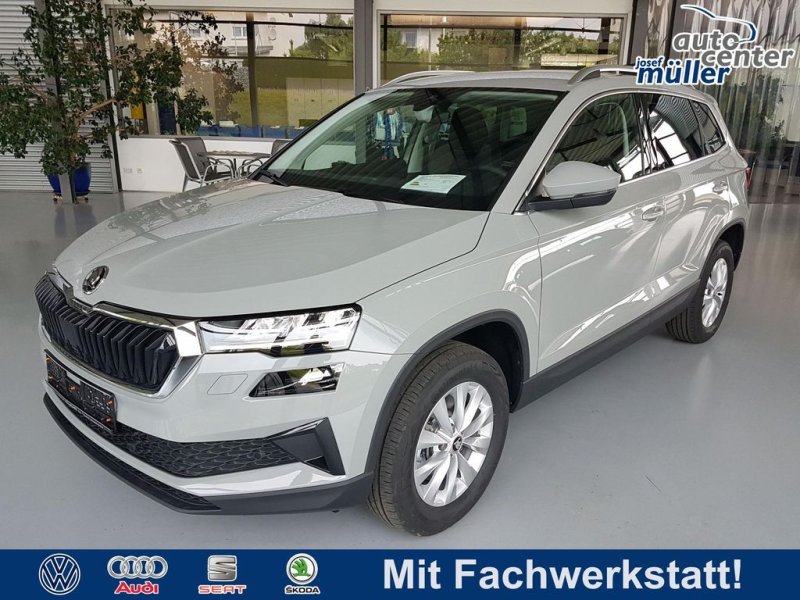 Skoda Karoq 5Jahre/100000km Garantie" DSG" AHK schw...