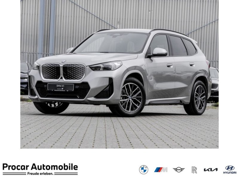 BMW iX1 eDrive20 M Sport HUD ACC RFK NAVI LED DAB