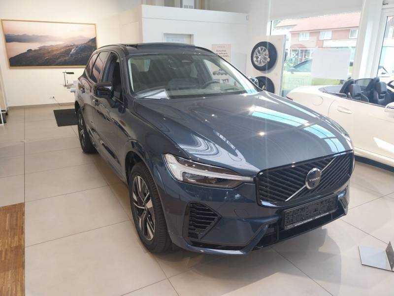 Volvo XC60 Plus Dark Recharge Plug-In Hybrid AWD