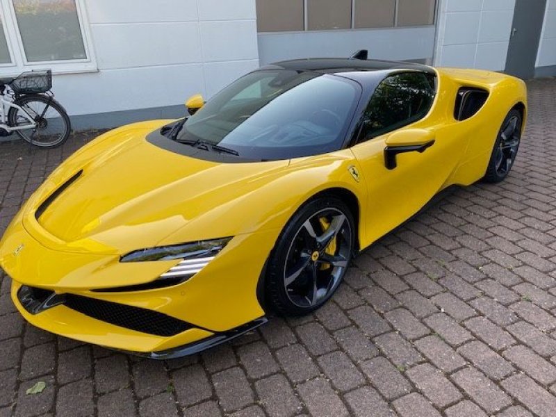 Ferrari STRADALE CARBON IN/OUTSIDE NEW PRODUCTION 2023