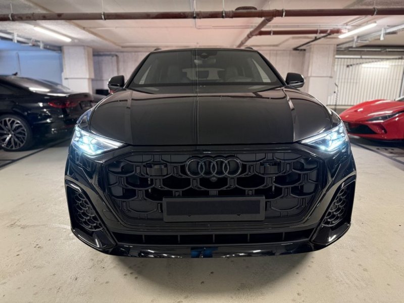 Audi SQ8 TFSI quattro OLED+AHK+BandO+CARB+HUD+RAUTE+PAN