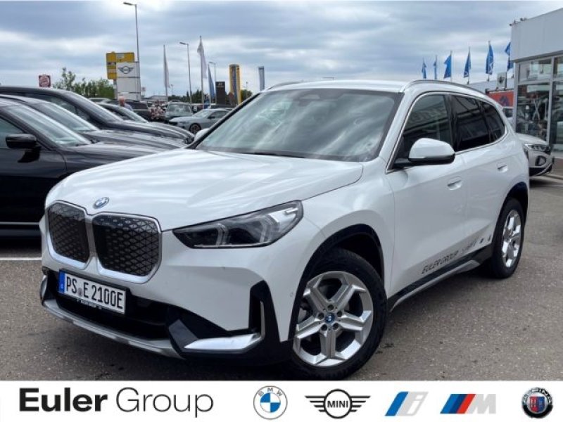 BMW iX1 eDrive20 AHK-klappbar AHK Navi Digitales Coc