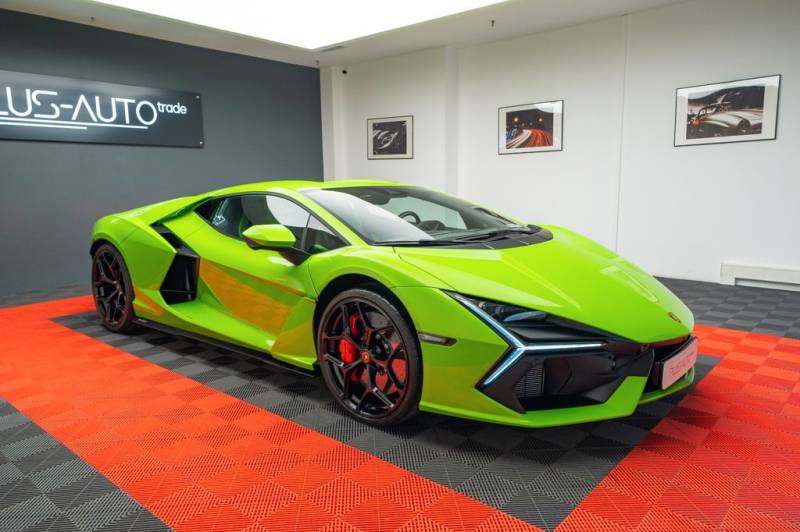 Lamborghini Revuelto -