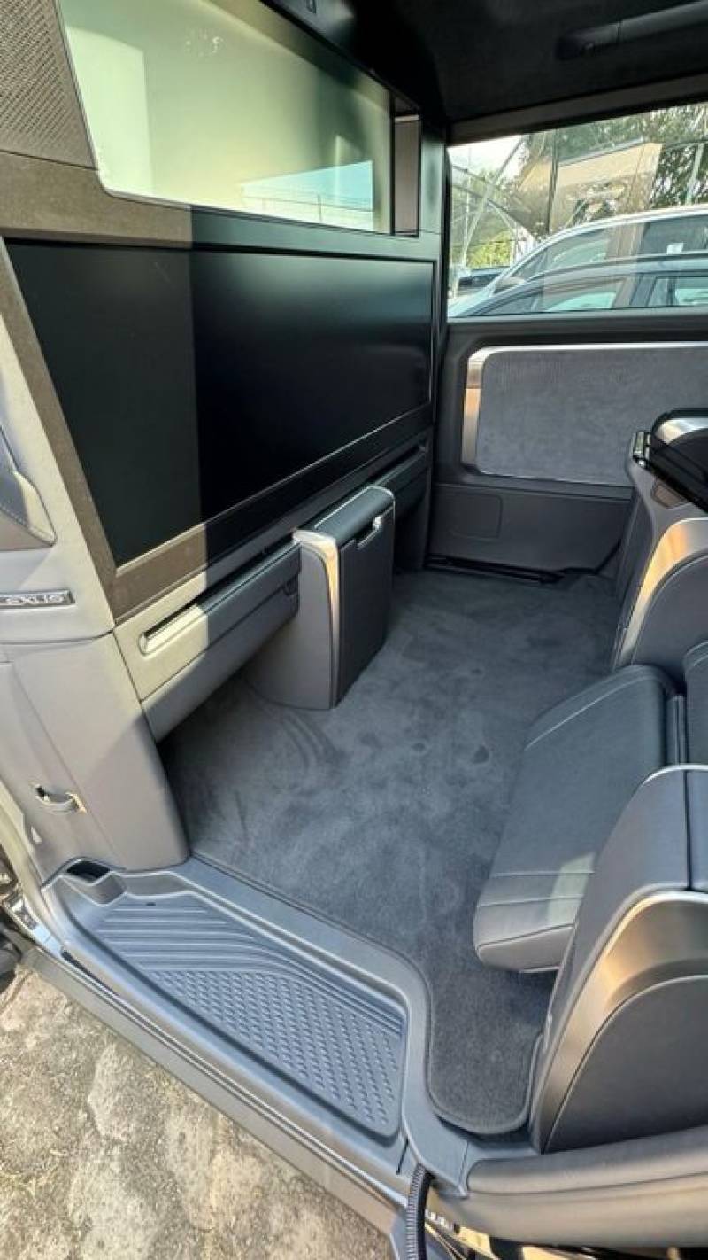 Lexus LM 350 h Luxury