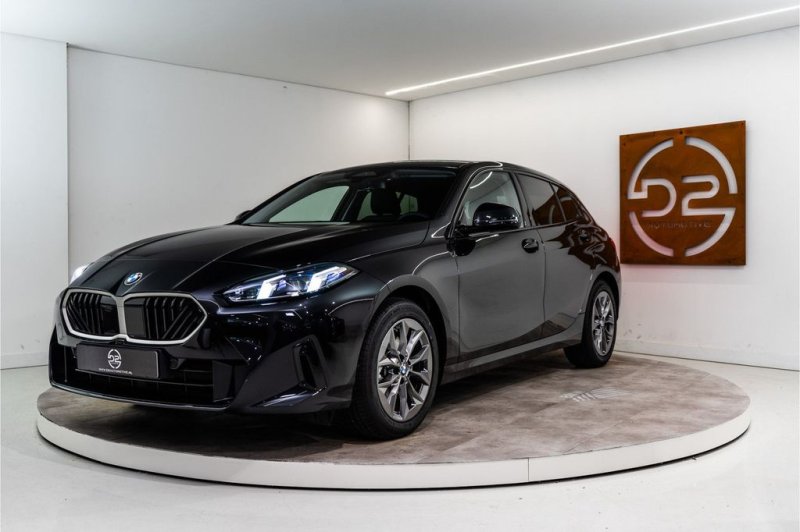 BMW 120 1-serie Sport Premium 157PK - NIEUW 2025 PER