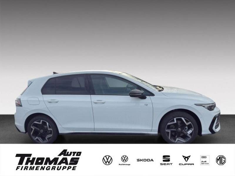 Volkswagen Golf 1.5 eTSI DSG R-Line Black-Style Pano Navi