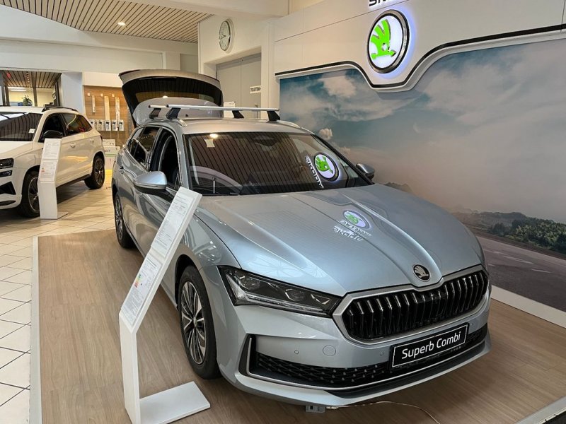 Skoda Superb Combi 2.0 TDI Selection DSG Rückfahrka.